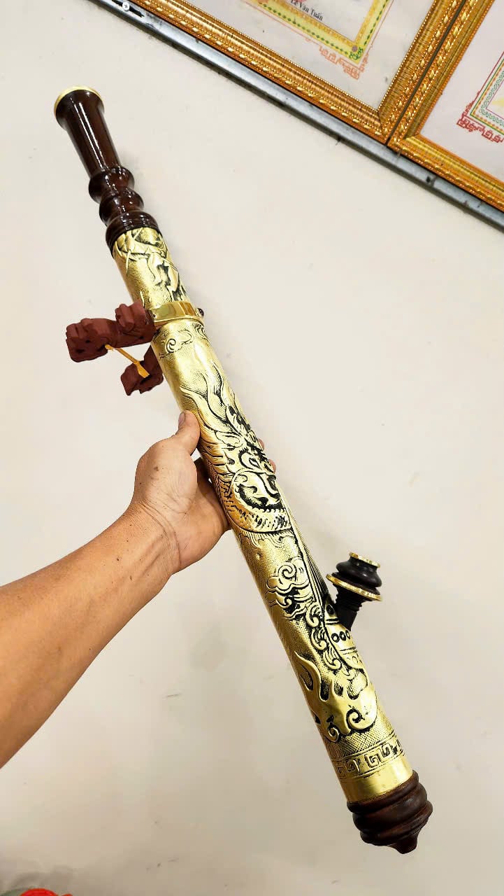 ĐIẾU BỌC  ĐỒNG NGUYÊN KHỐI.MIỆNG GỖ CẨM